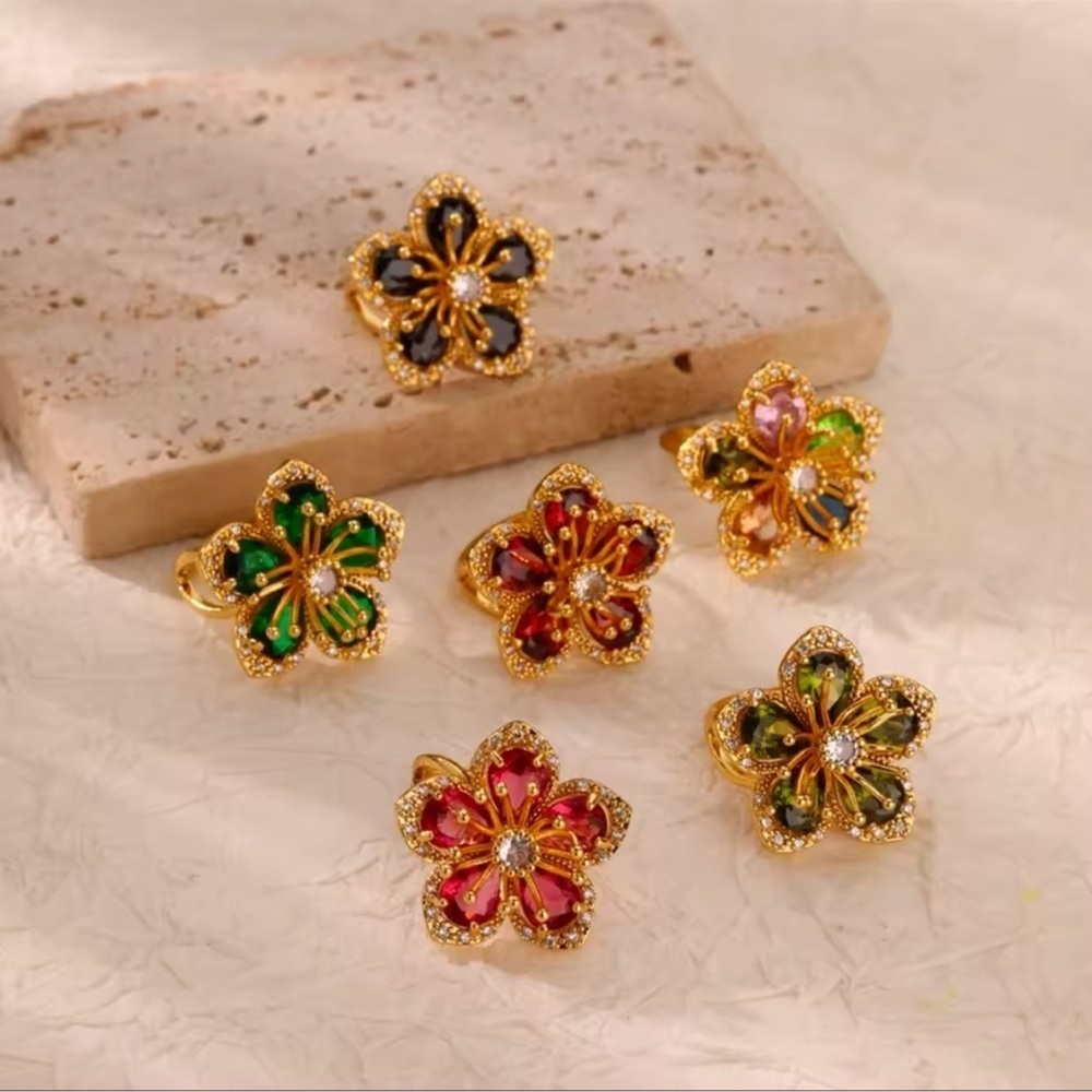 Hazel Floral Gold Adjustable Ring - Picture 6 of 6